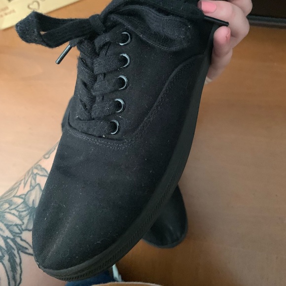 Black canvas shoes - Picture 2 of 4